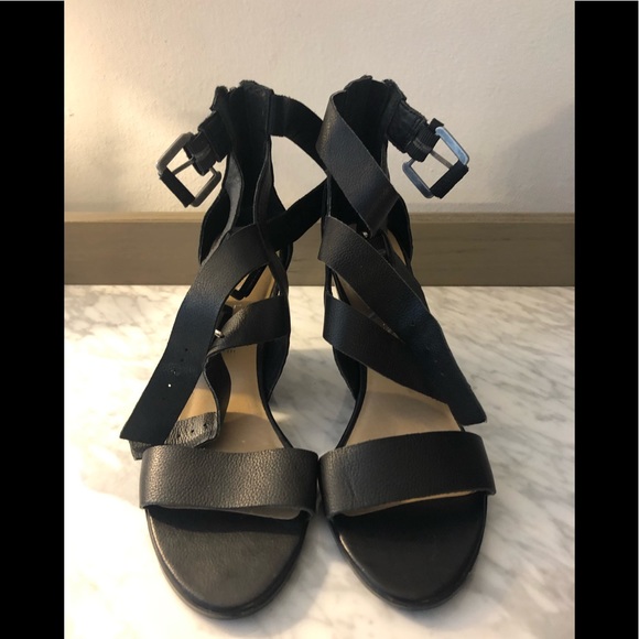 Very Volatile of Los Angeles black leather heels/sandals like new